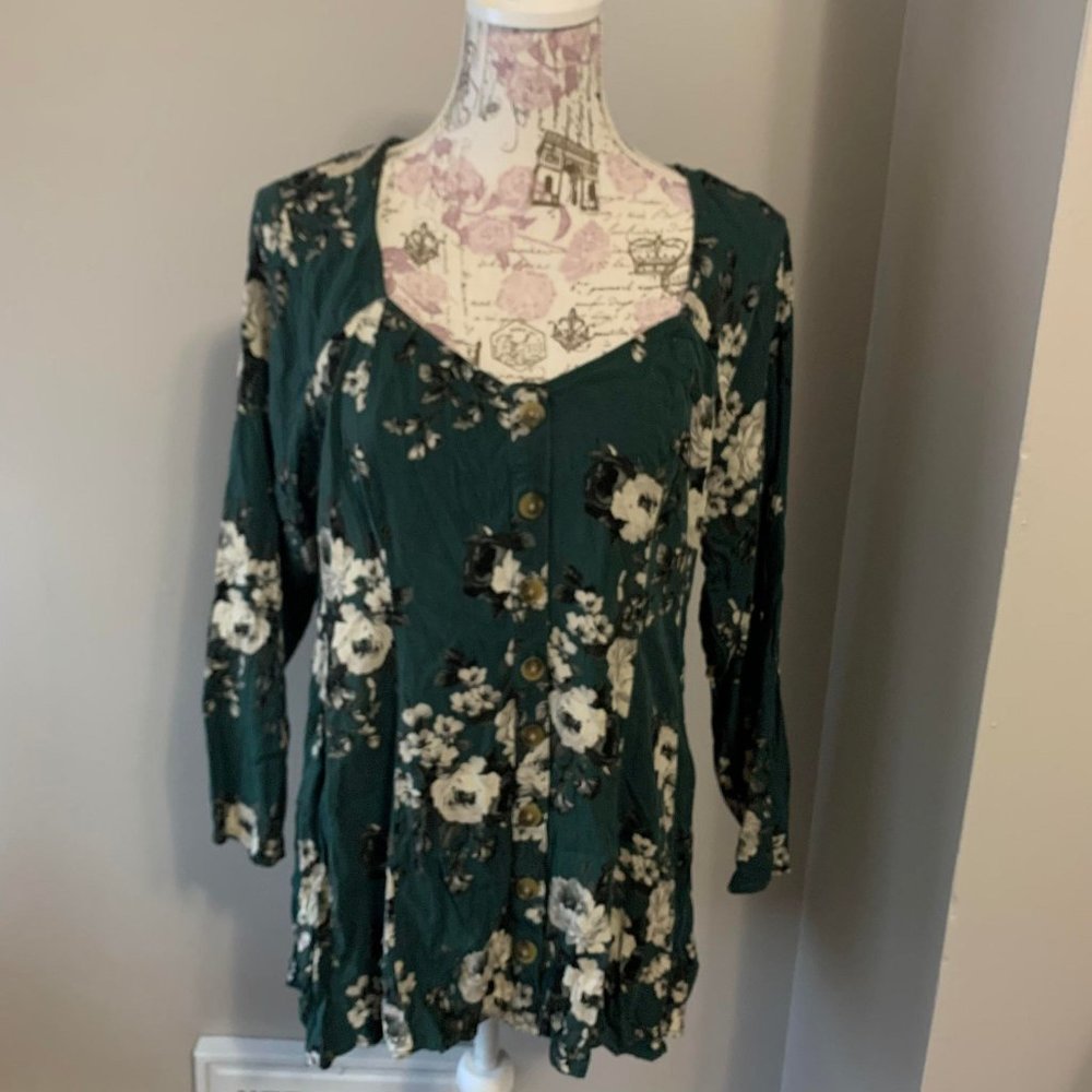 Torrid Dark Green Floral Challis Fit and Flare Top Size 1